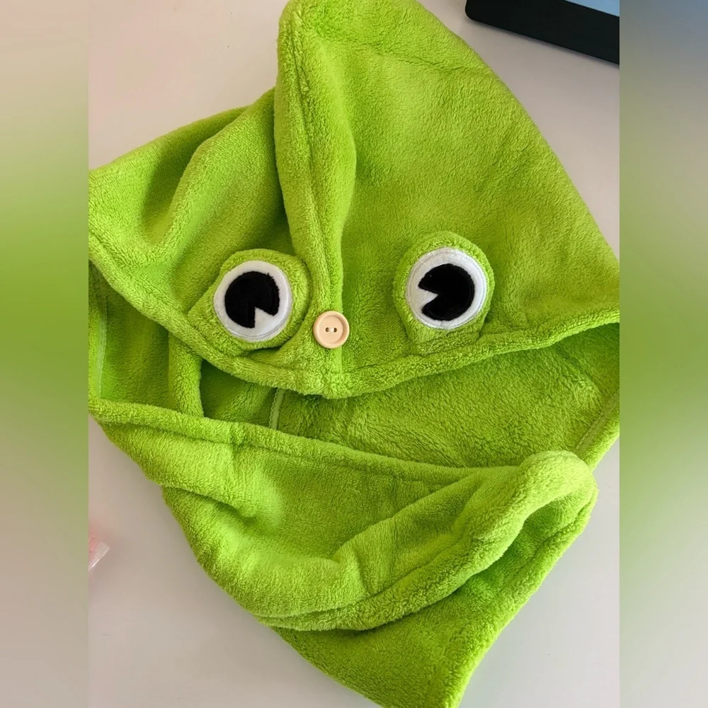 NWT Urban Outfitters Frog Hair Towel